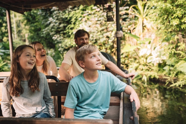 Familie in Boot in Gondwanaland